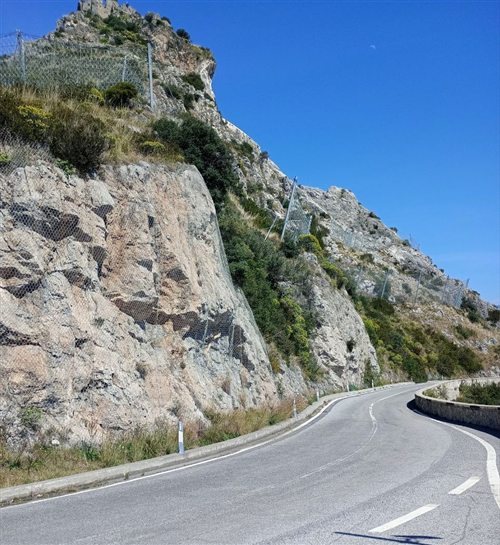 Viabilità interrotta su SS 18 in località Castrocucco